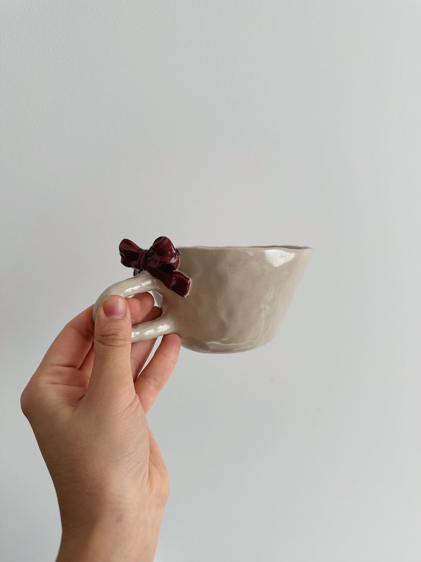 Dark red bow mug