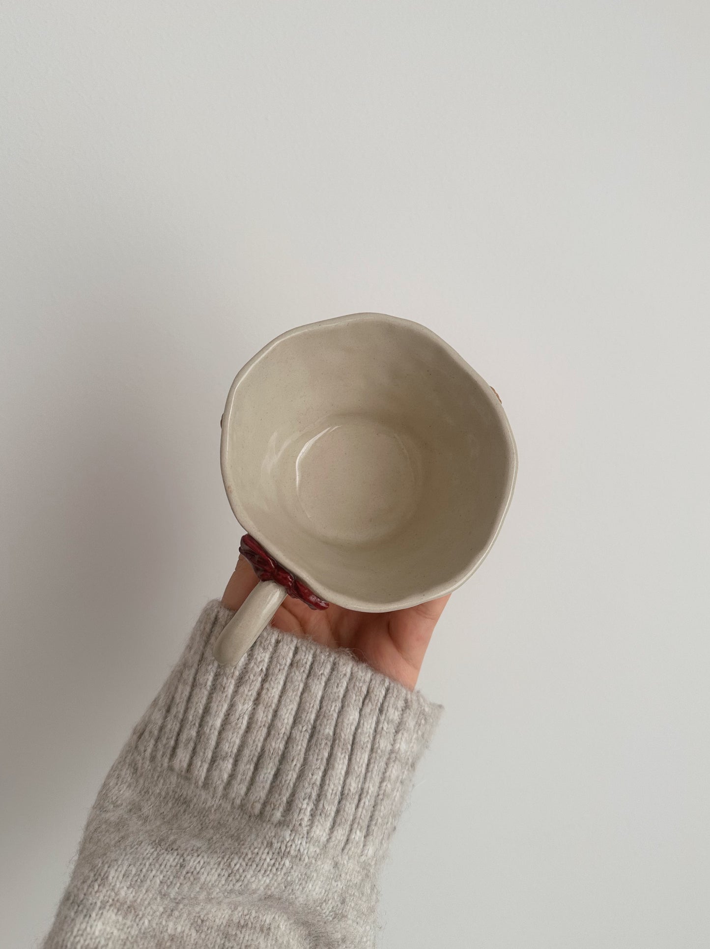 TEDDY mug with dark red bow