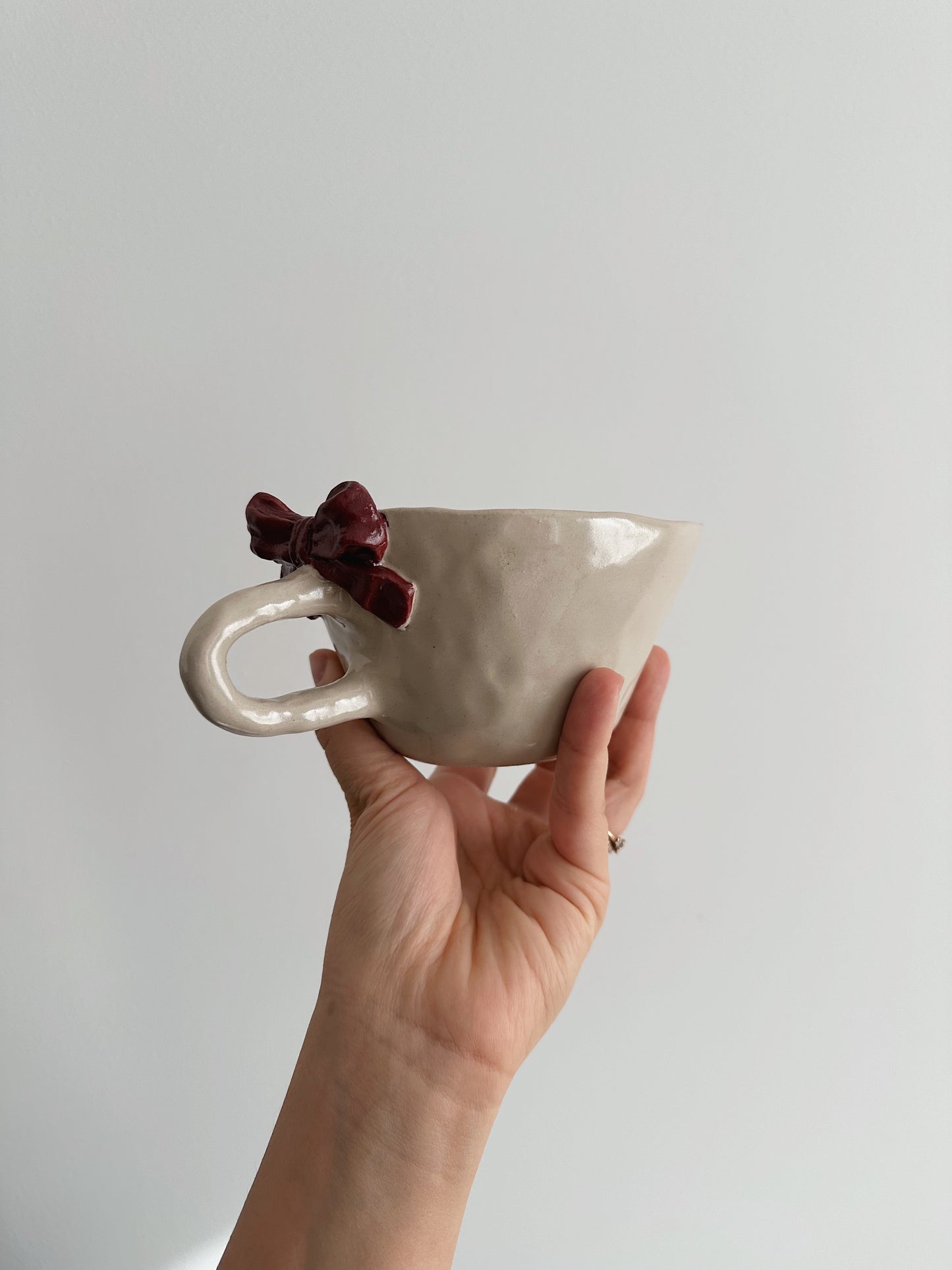 Dark red bow mug