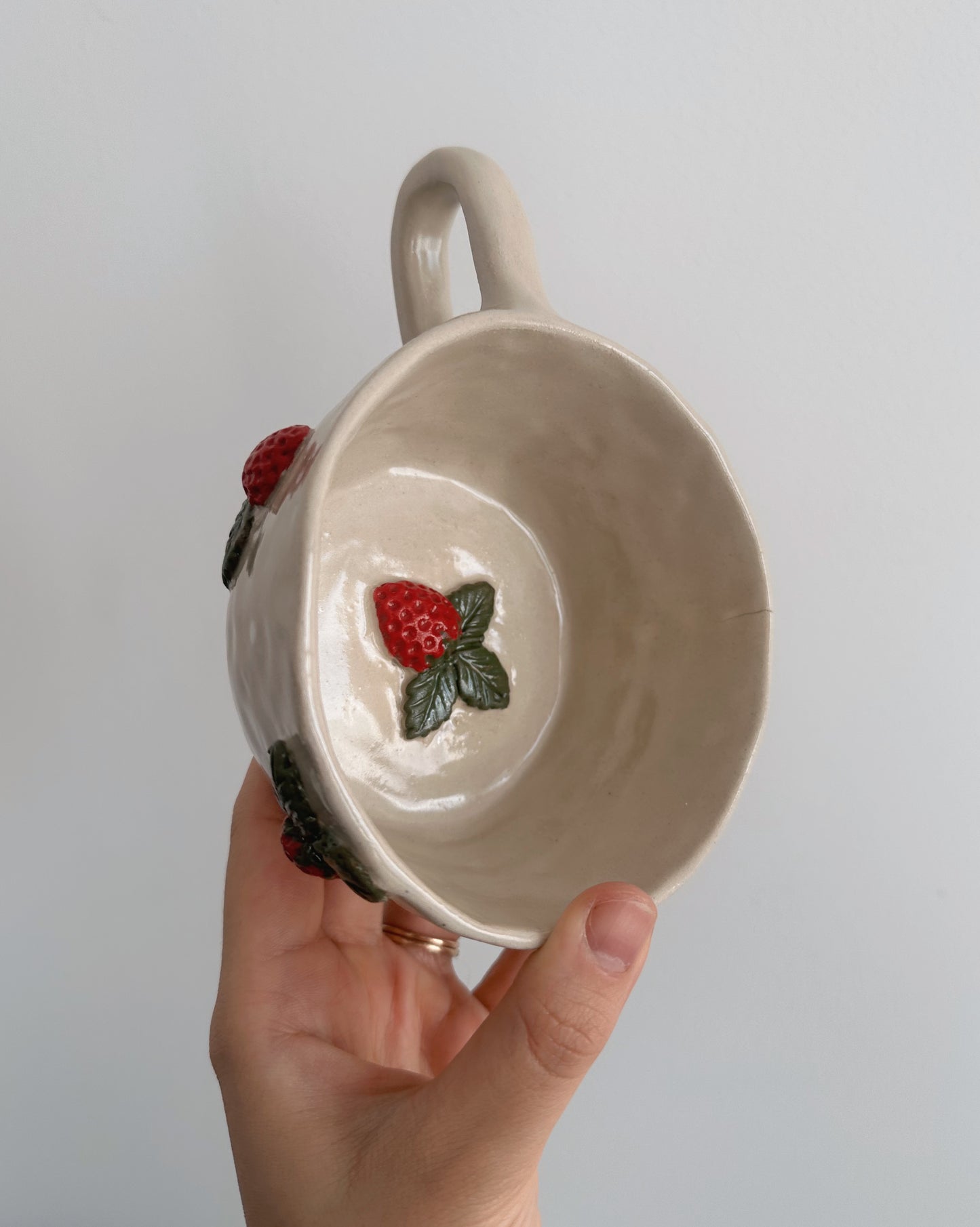 Strawberry mug (cracked)