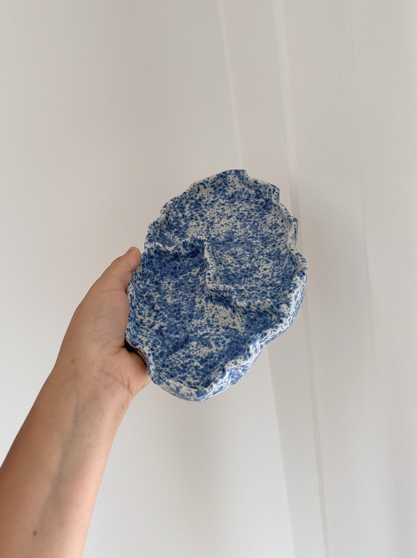 WAVY dish blue speckled (wobbly)