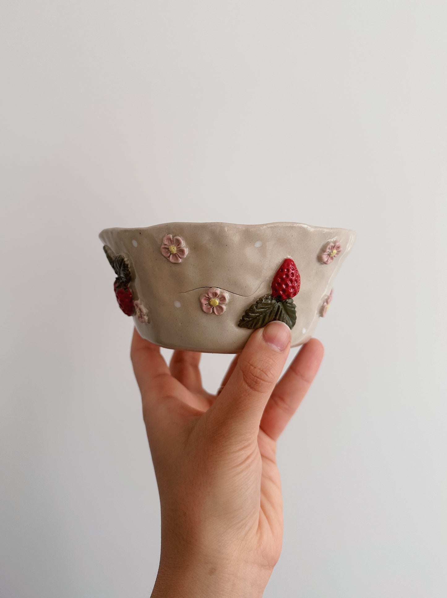 Strawberry & flowers bowl (cracked)