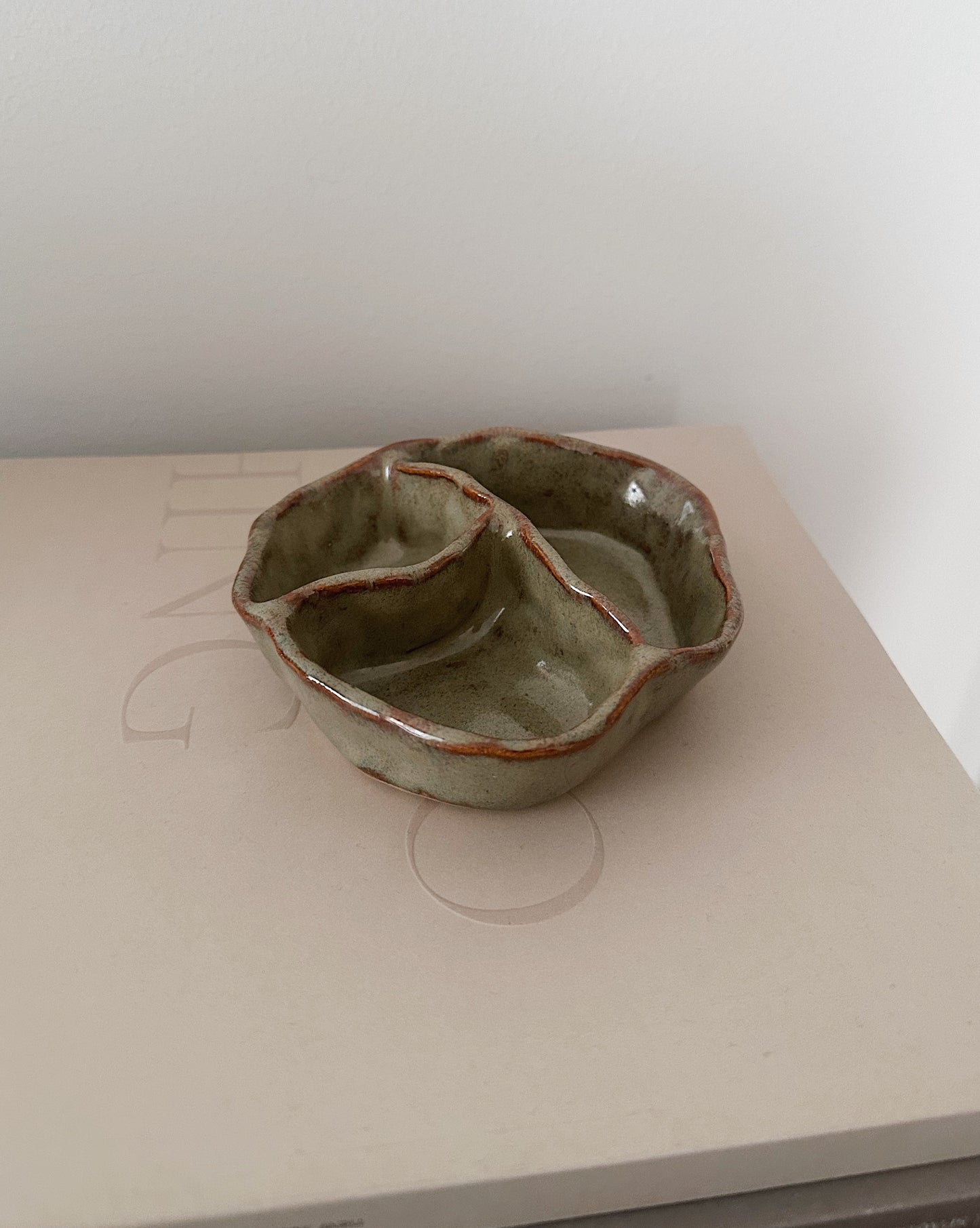 Wavy jewelry dish