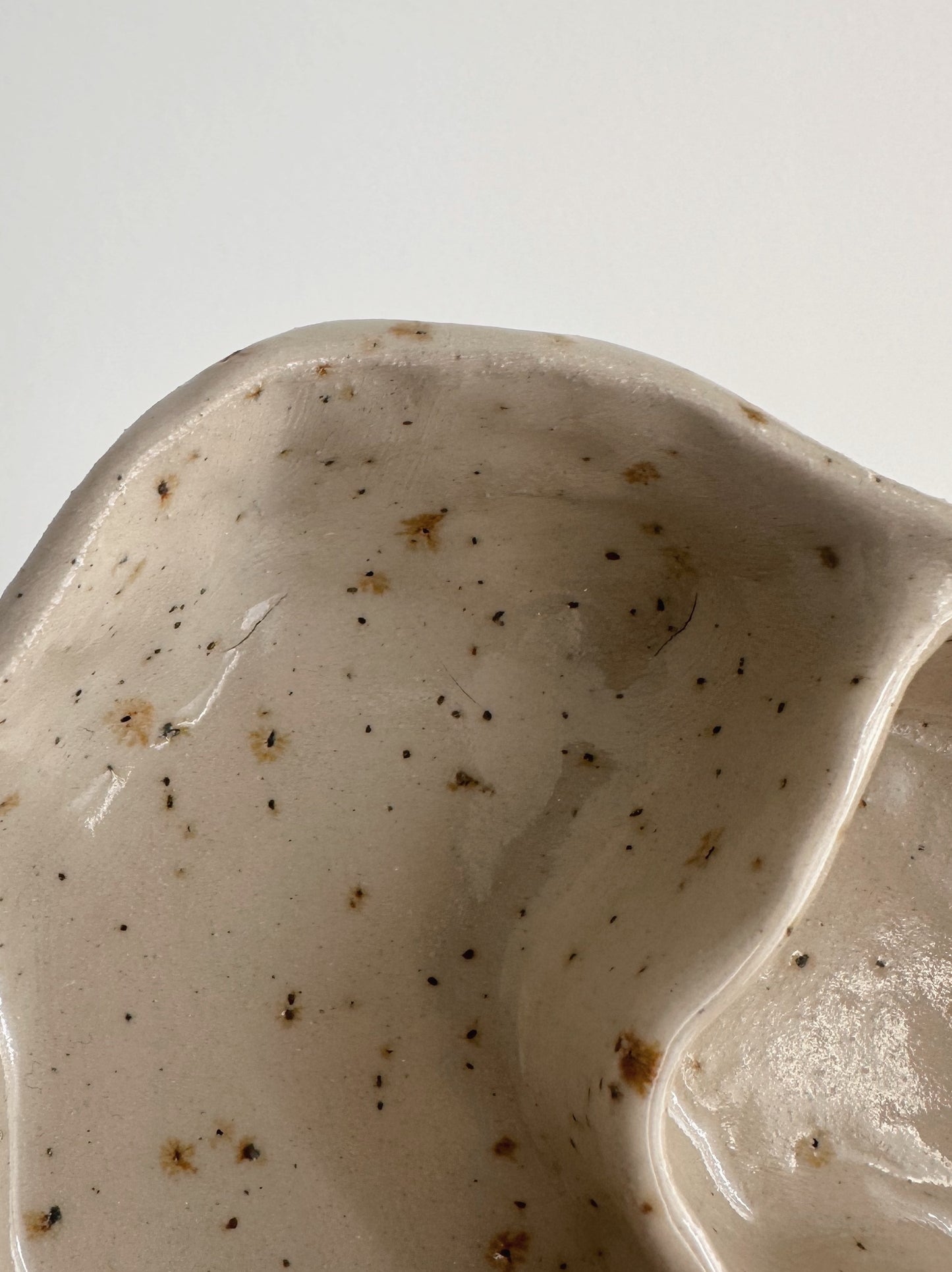 WAVY decorative dish (surface crack)
