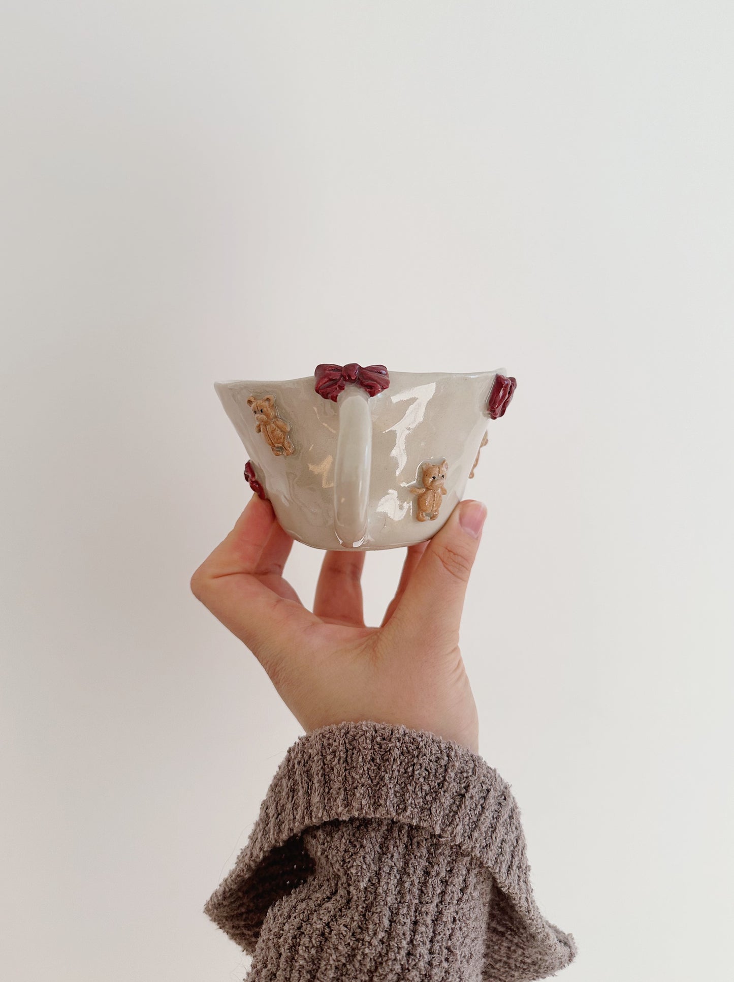 TEDDY mug with dark red bows