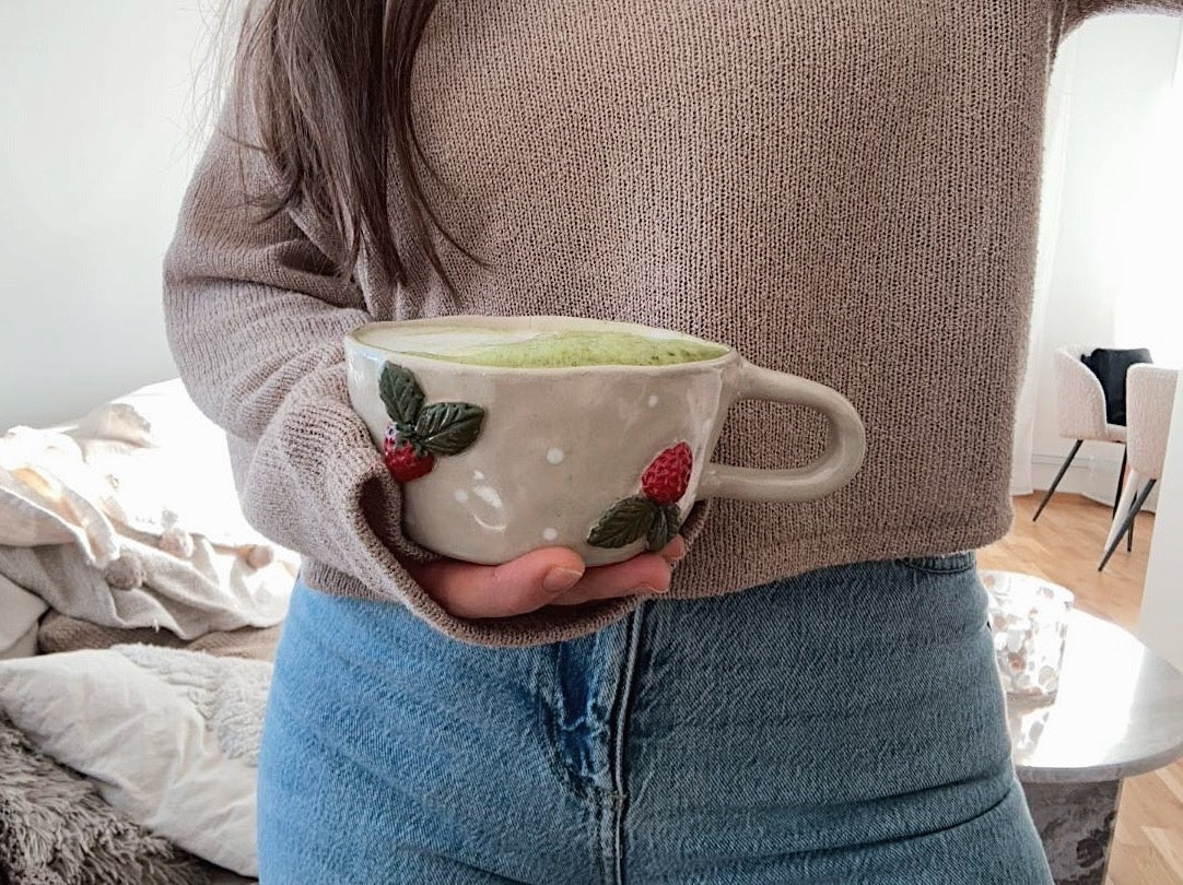 Strawberry mug (cracked)