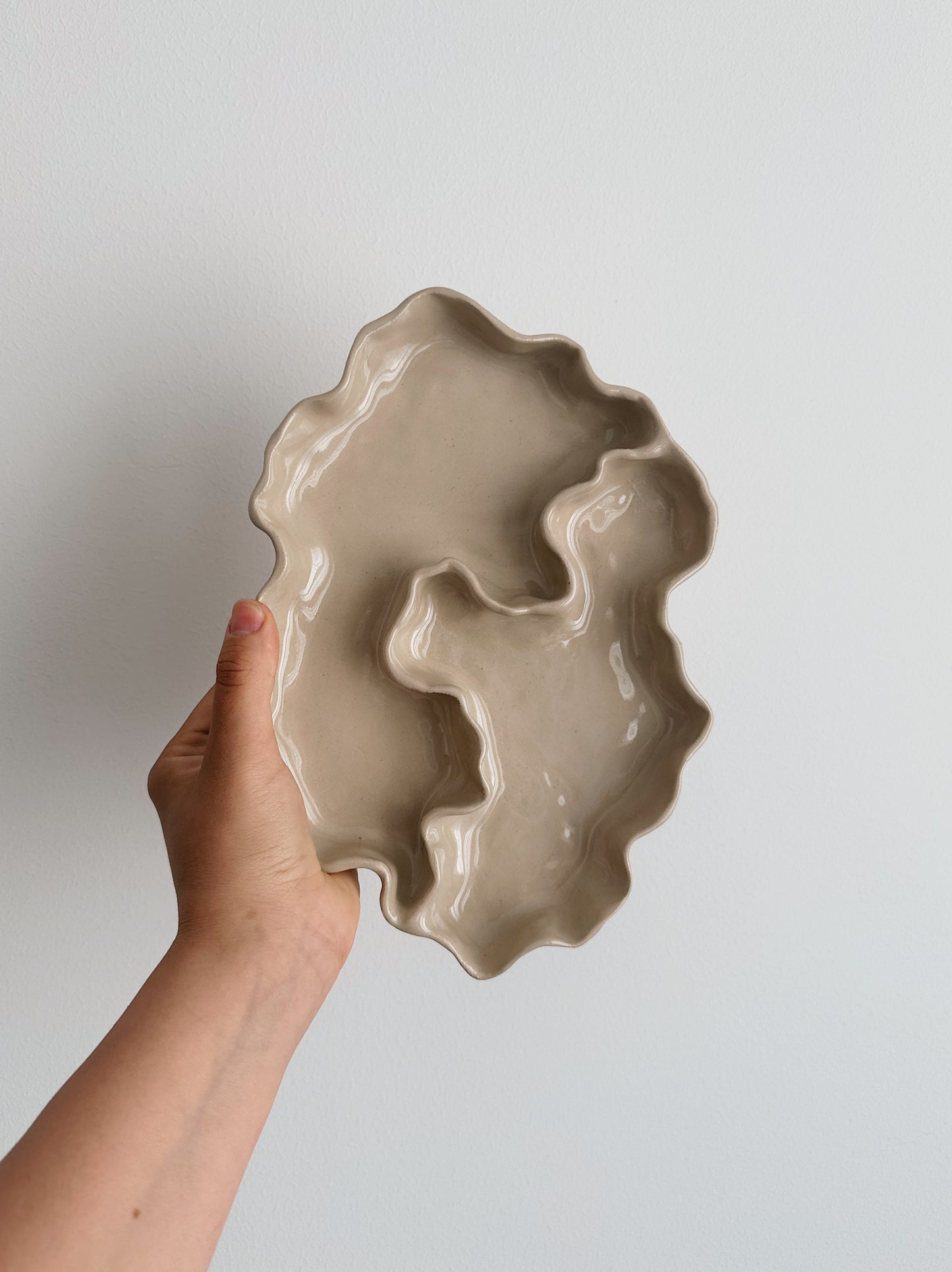 WAVY large beige plate
