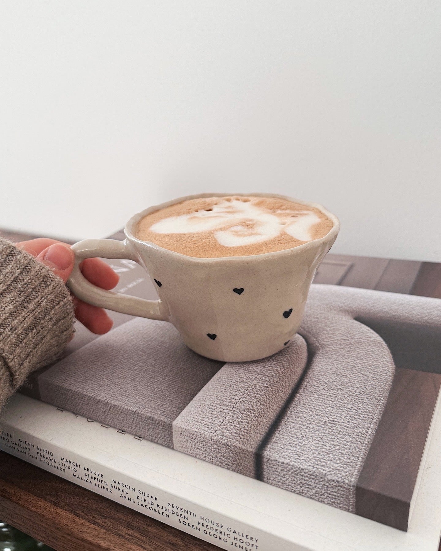 Black hearts mug