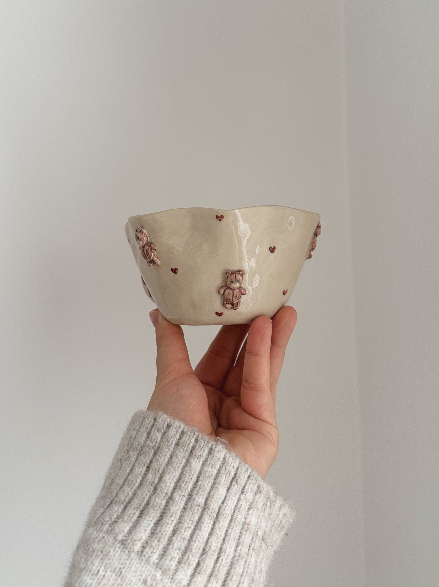 TEDDY mug with handpainted hearts