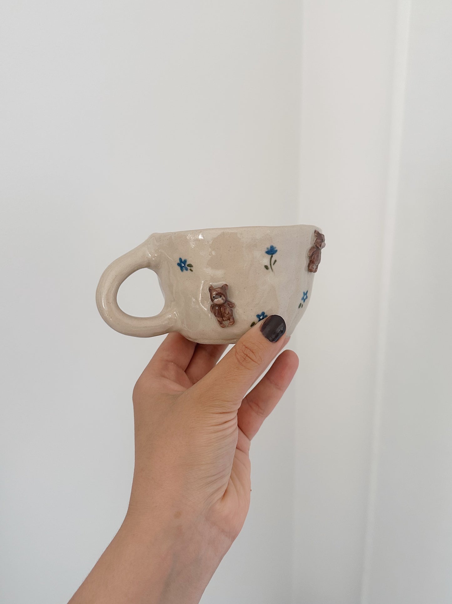 TEDDY mug with handpainted blue flowers