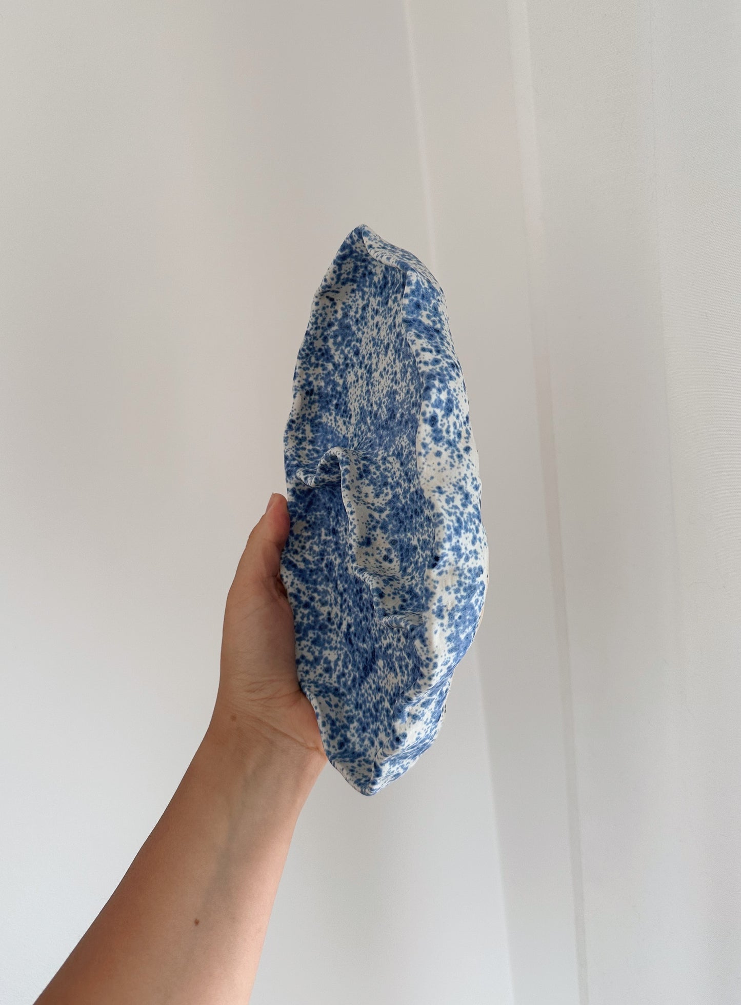 WAVY dish blue speckled (wobbly)