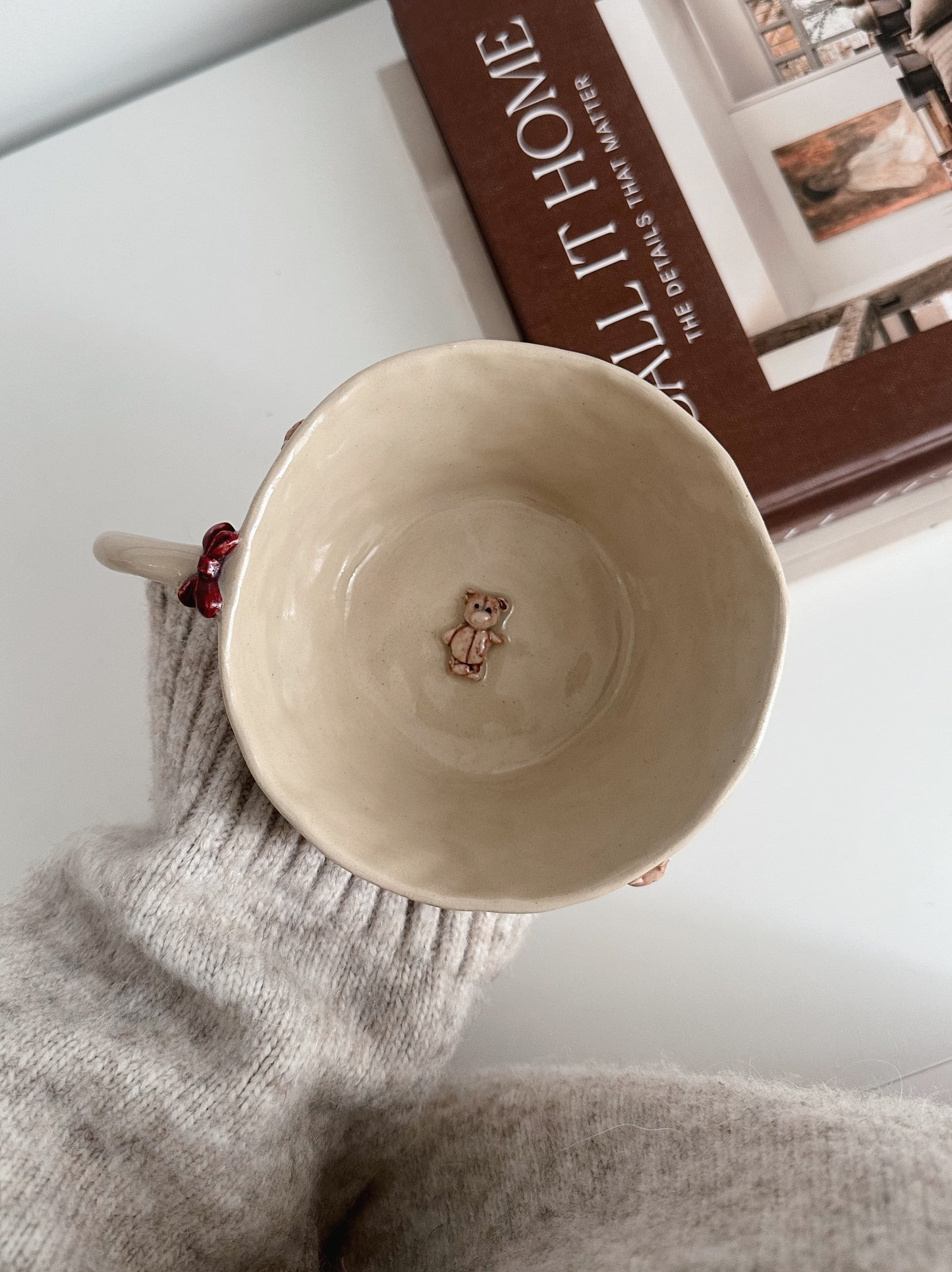 TEDDY mug with dark red bows
