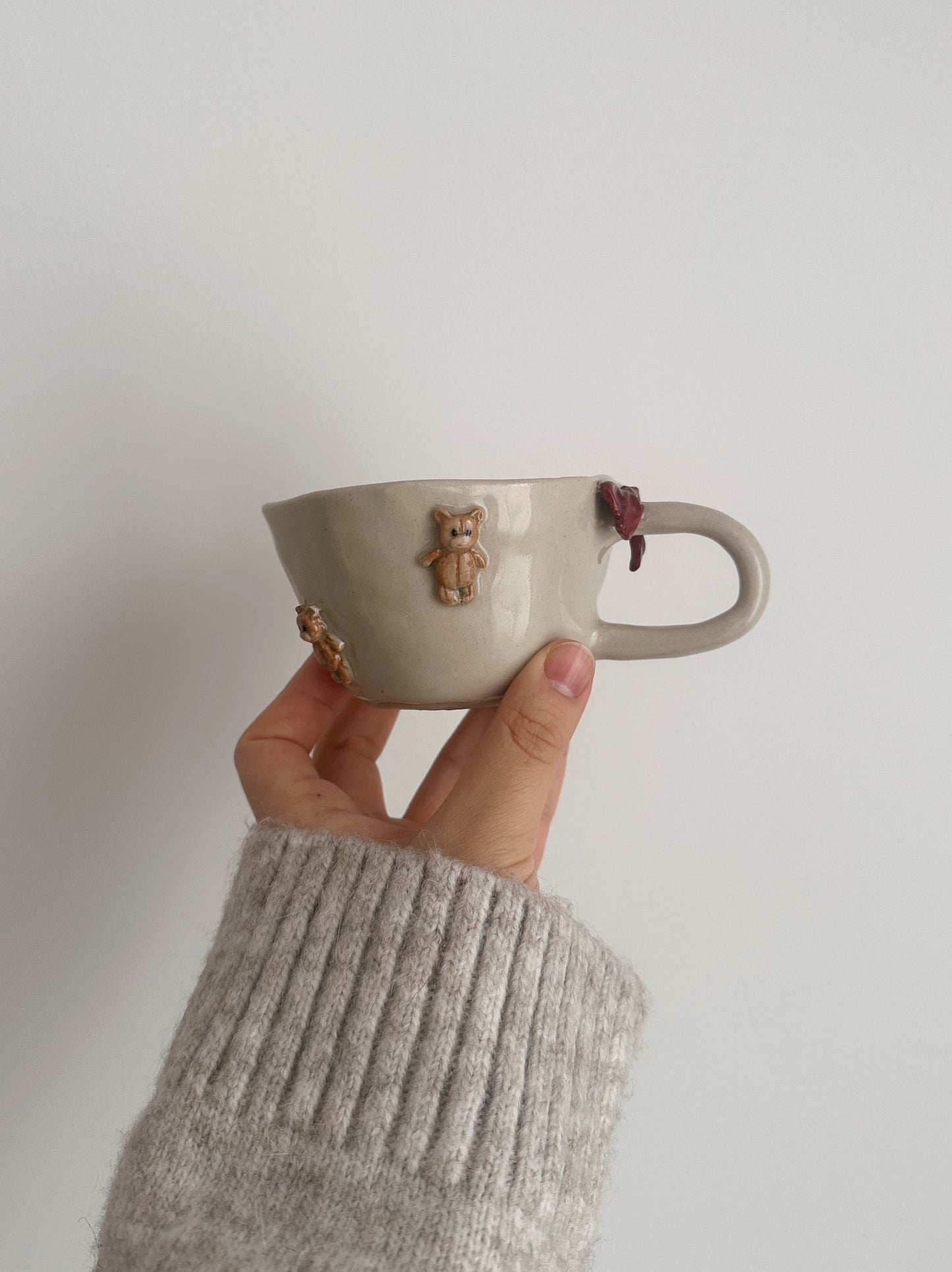 TEDDY mug with dark red bow