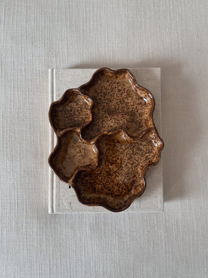 WAVY plate - mocha