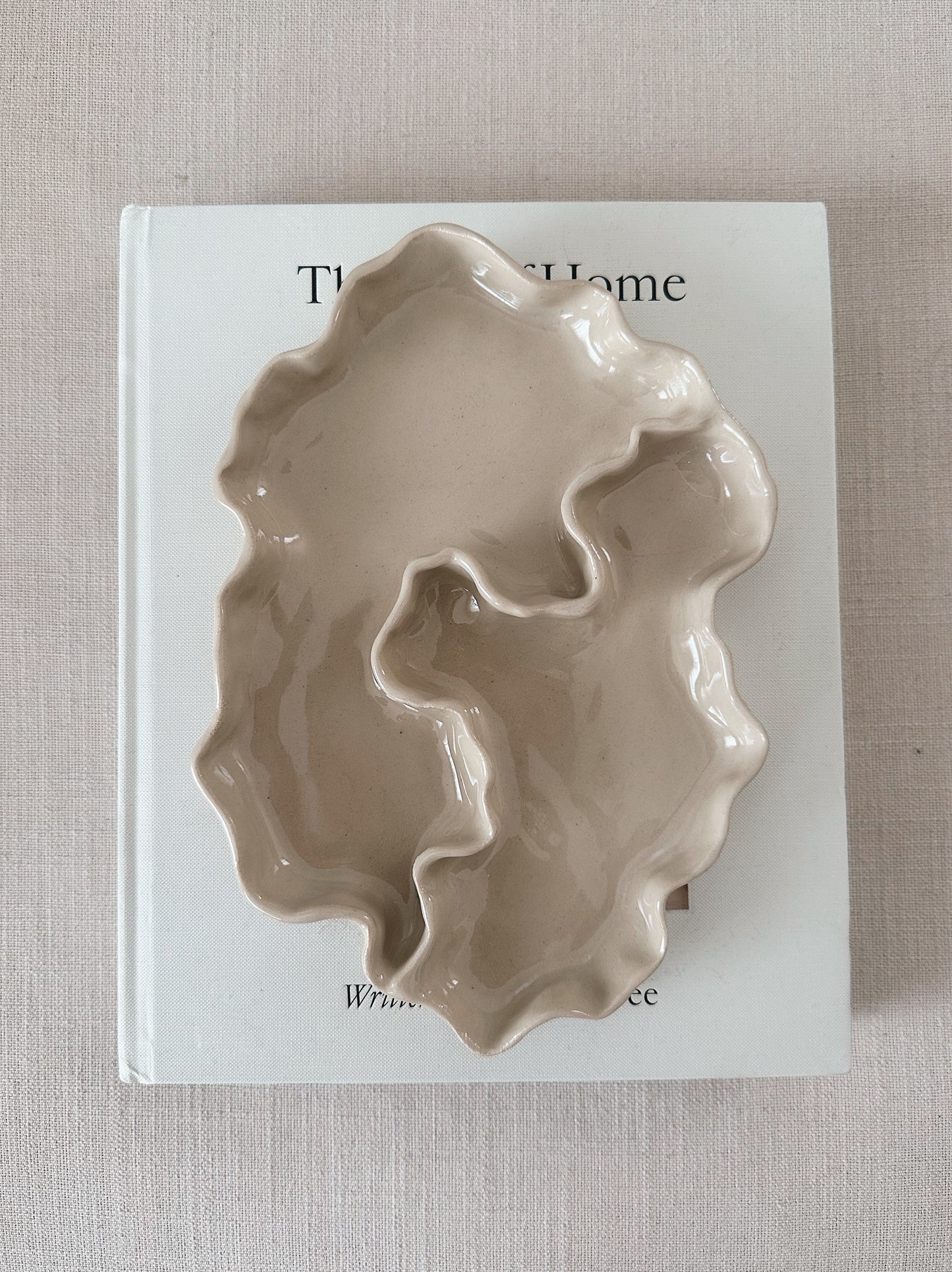 WAVY large beige plate