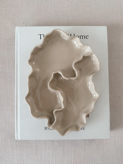 WAVY large beige plate