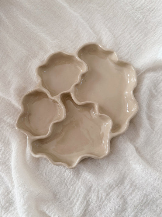 WAVY snacks plate