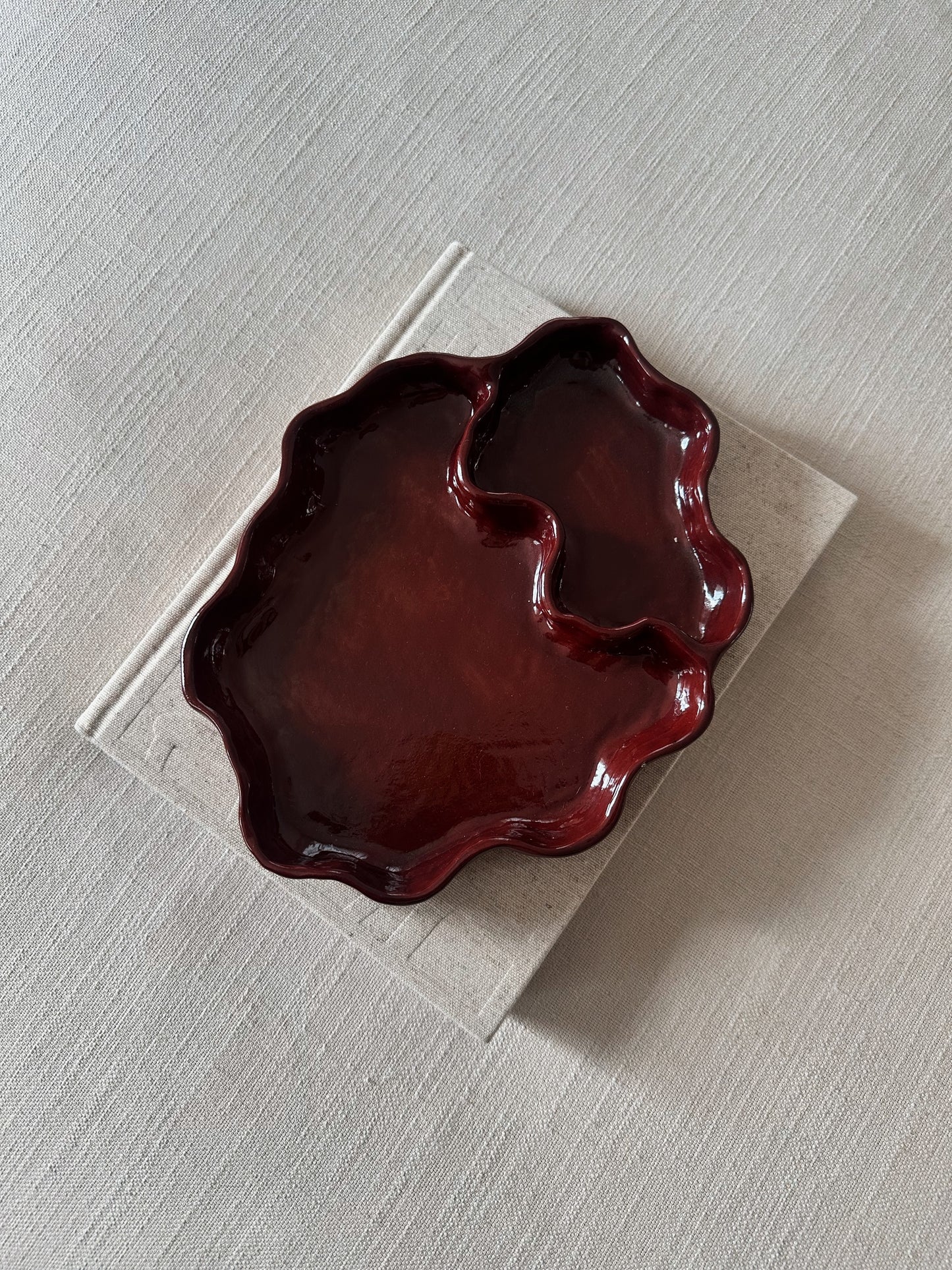 WAVY plate bordeaux
