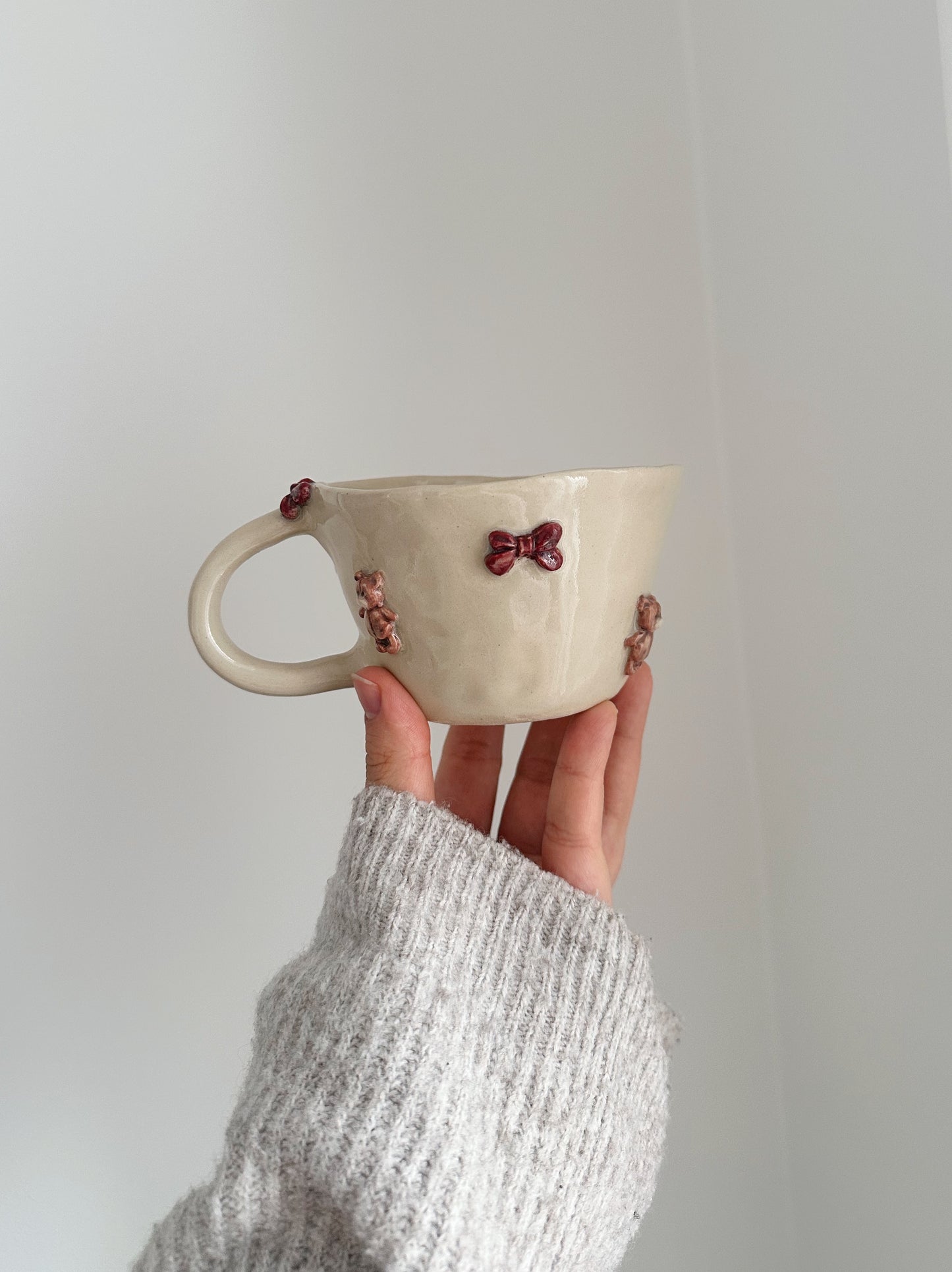 TEDDY mug with dark red bows
