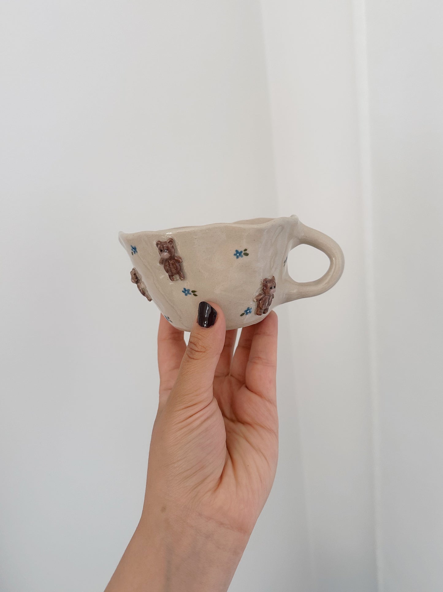 TEDDY mug with handpainted blue flowers