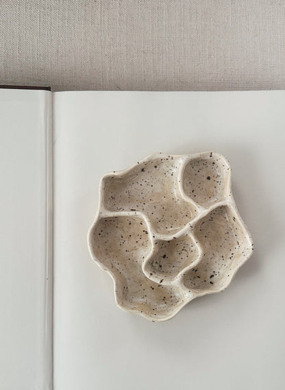 WAVY jewelry organizer (cracked)