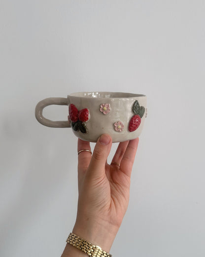 SOMMARDRÖM mug with pink flowers