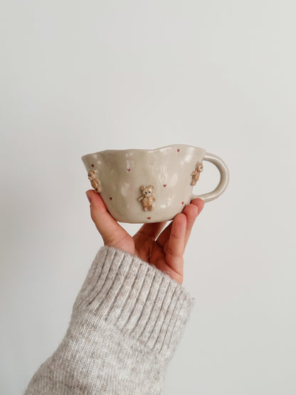TEDDY mug with small red hearts