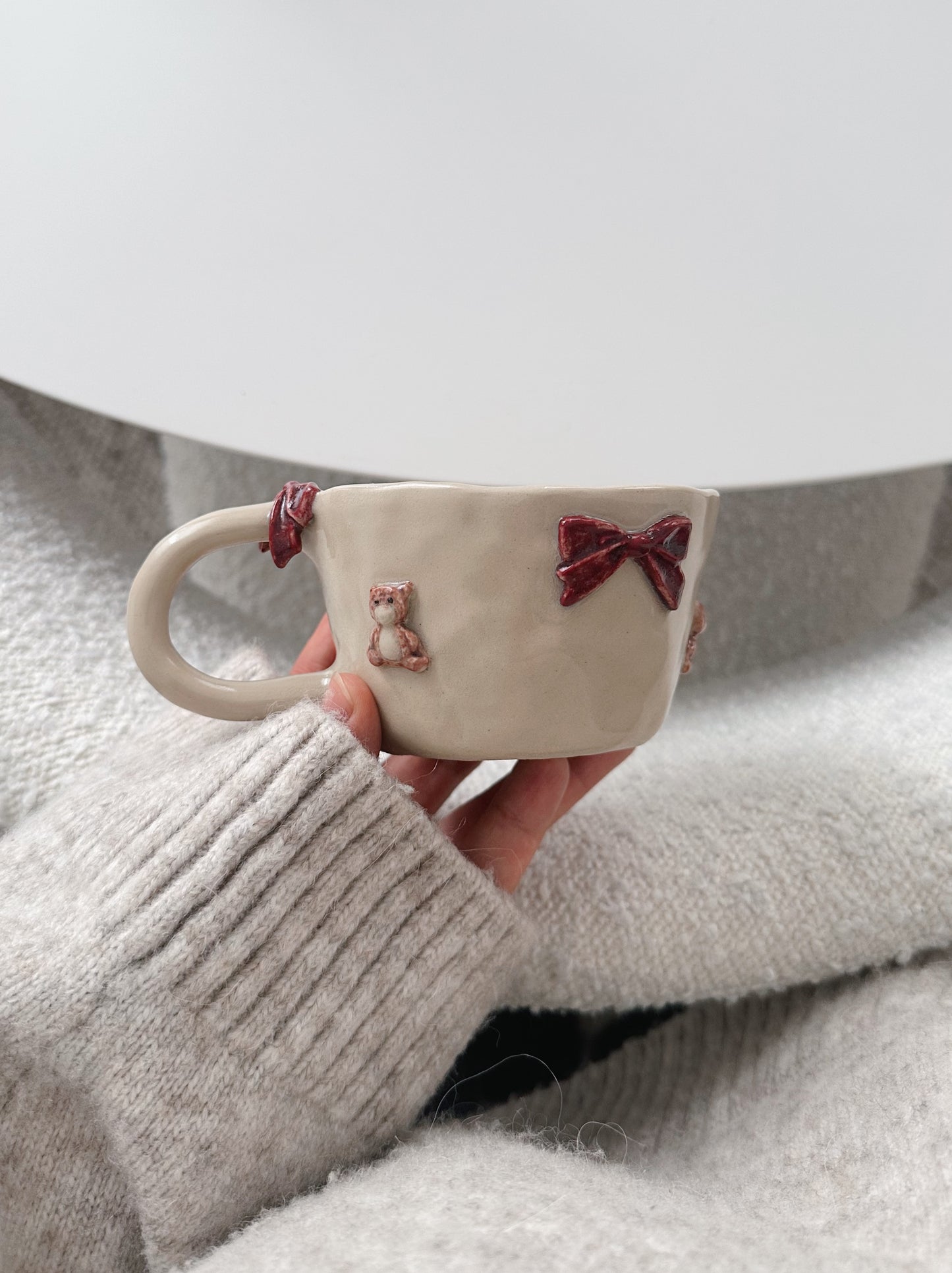 TEDDY mug with dark red bows