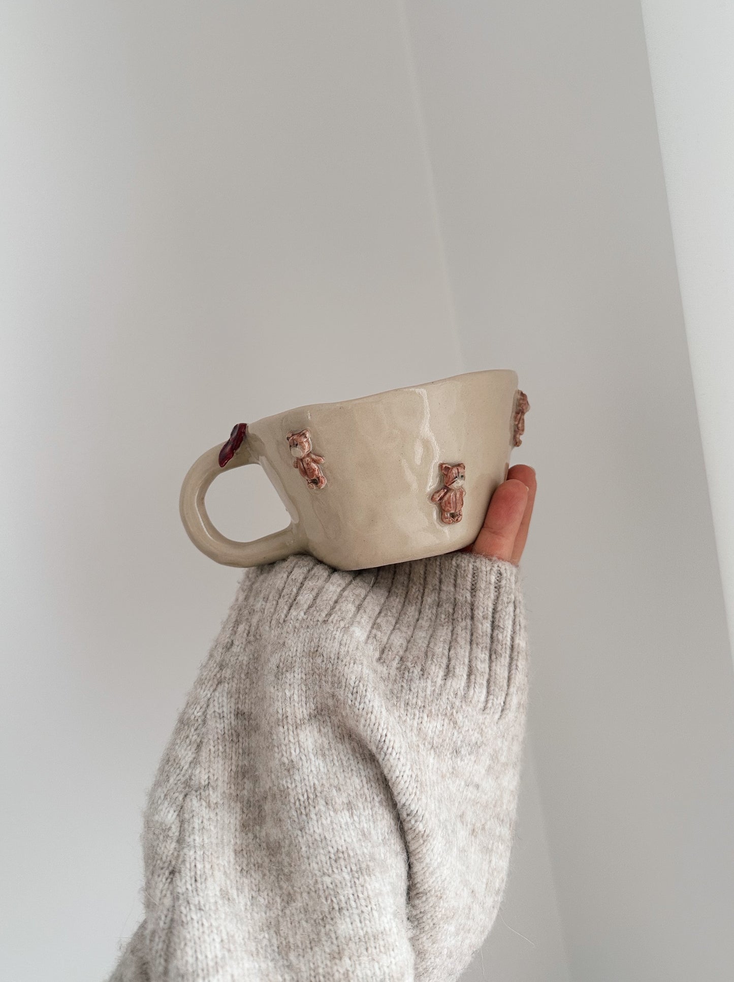 TEDDY mug with red bow