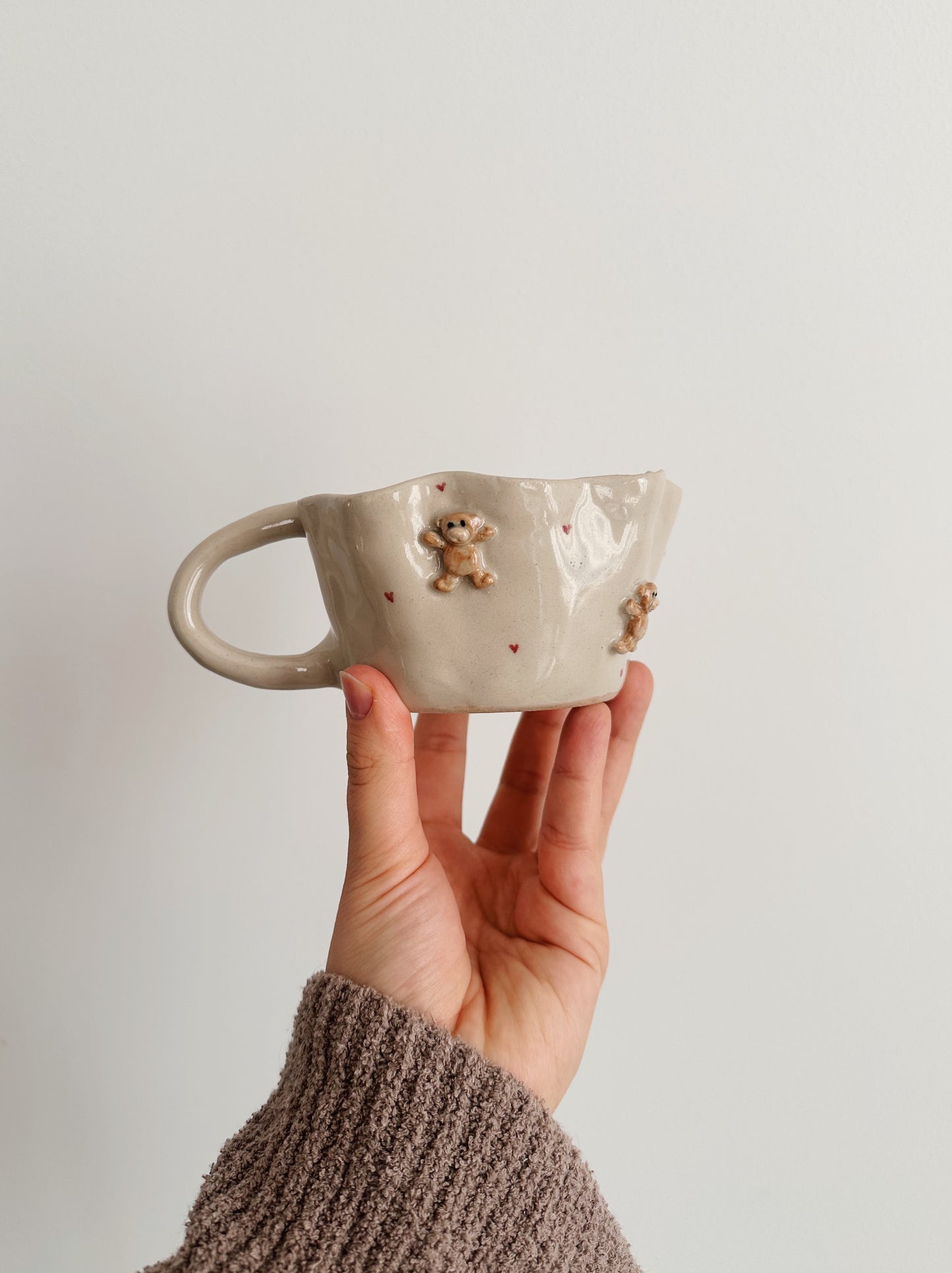 TEDDY mug with handpainted hearts