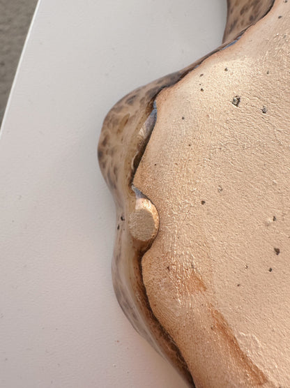 WAVY round girldinner plate (glaze drips)
