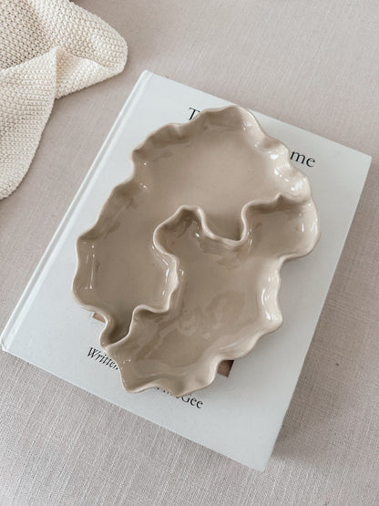 WAVY large beige plate