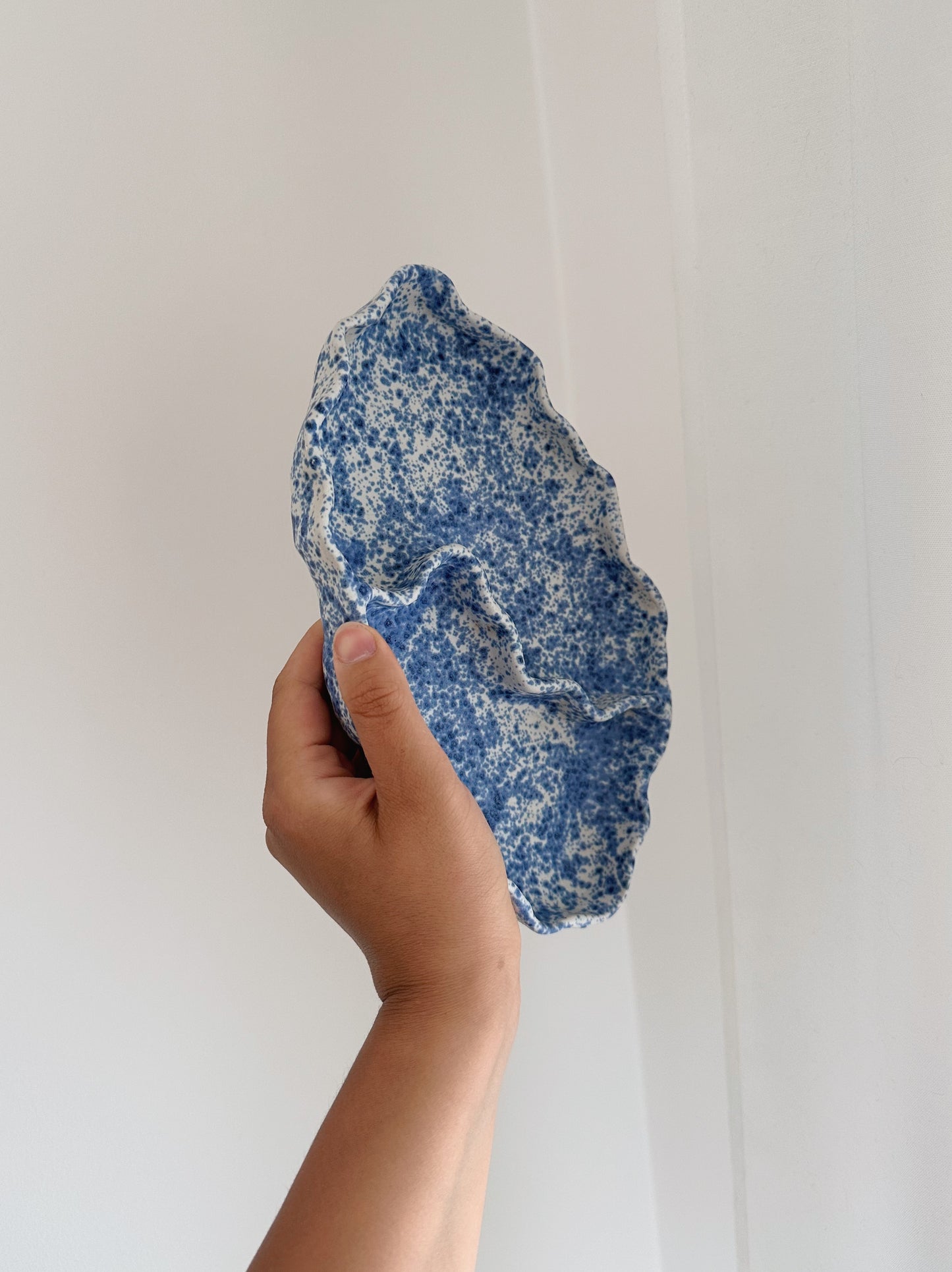 WAVY dish blue speckled (wobbly)