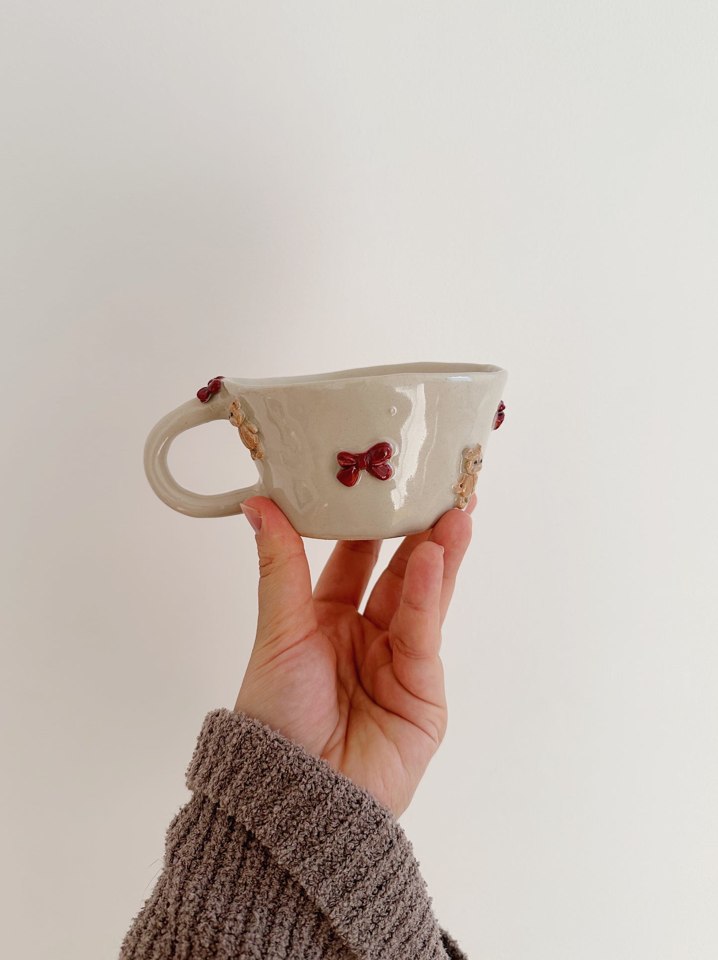 TEDDY mug with small red bows