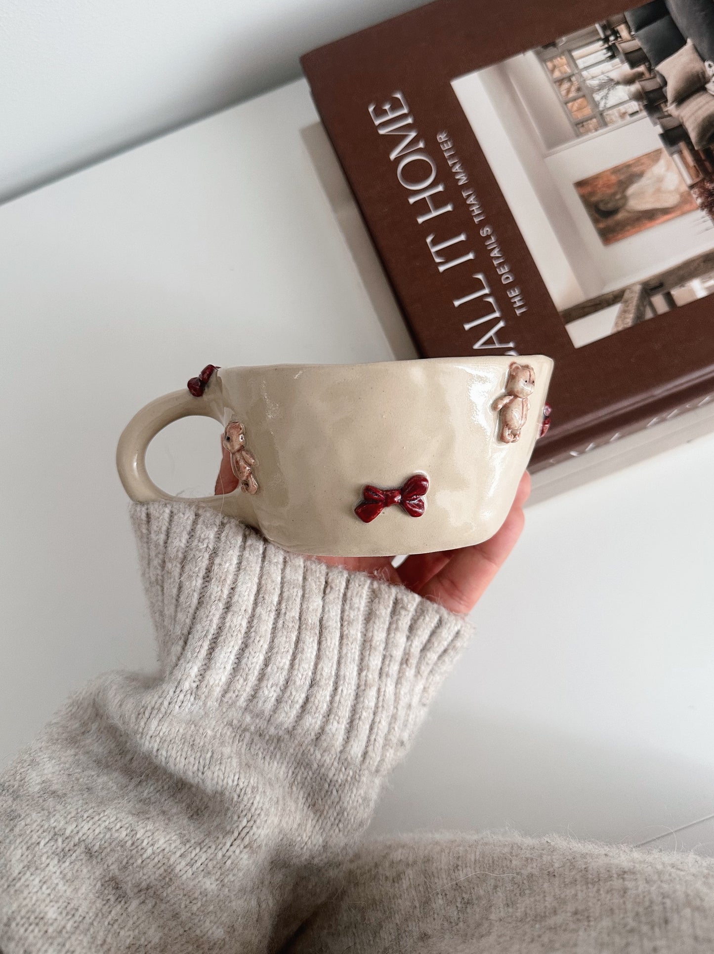 TEDDY mug with dark red bows
