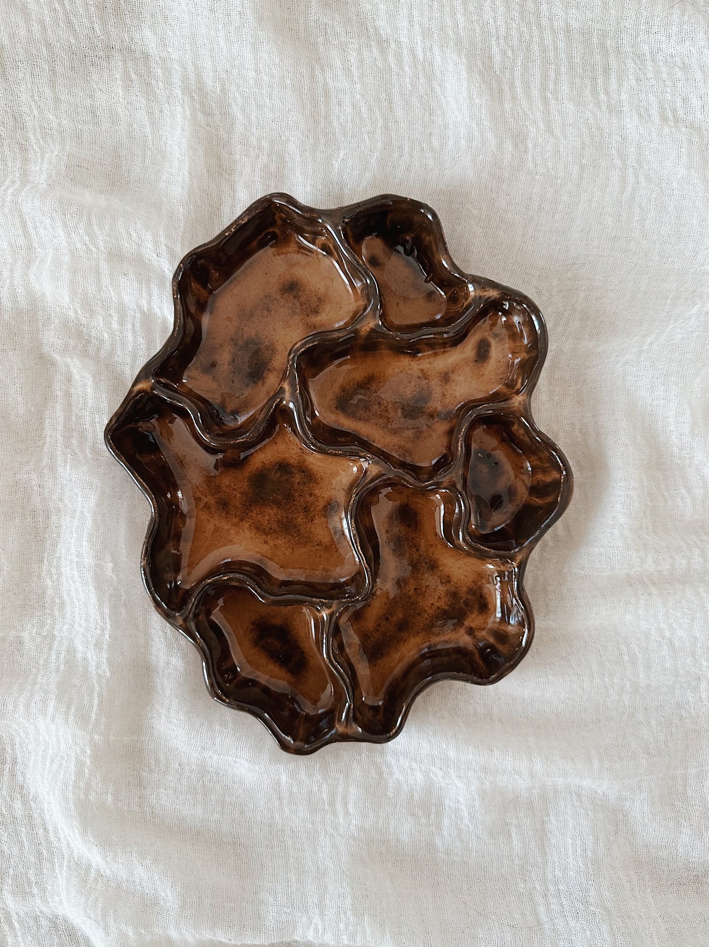 WAVY plate - cocoa