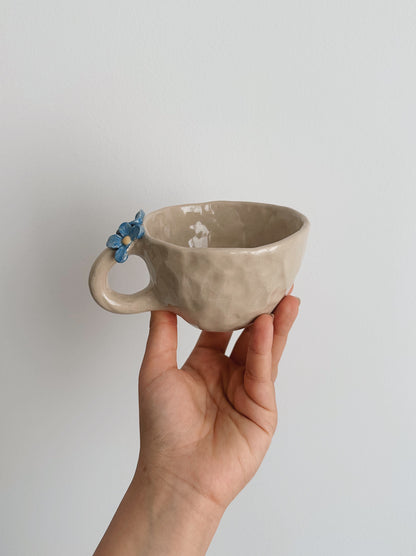 FLOWER mug blue flowers (broken flower petal)
