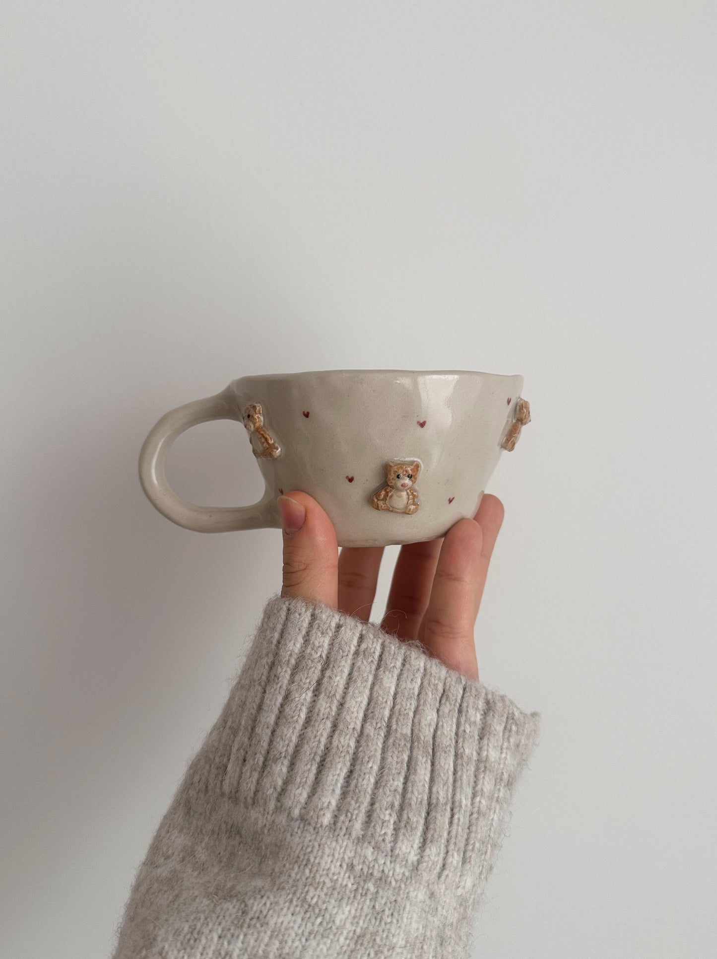 TEDDY mug with mini hearts