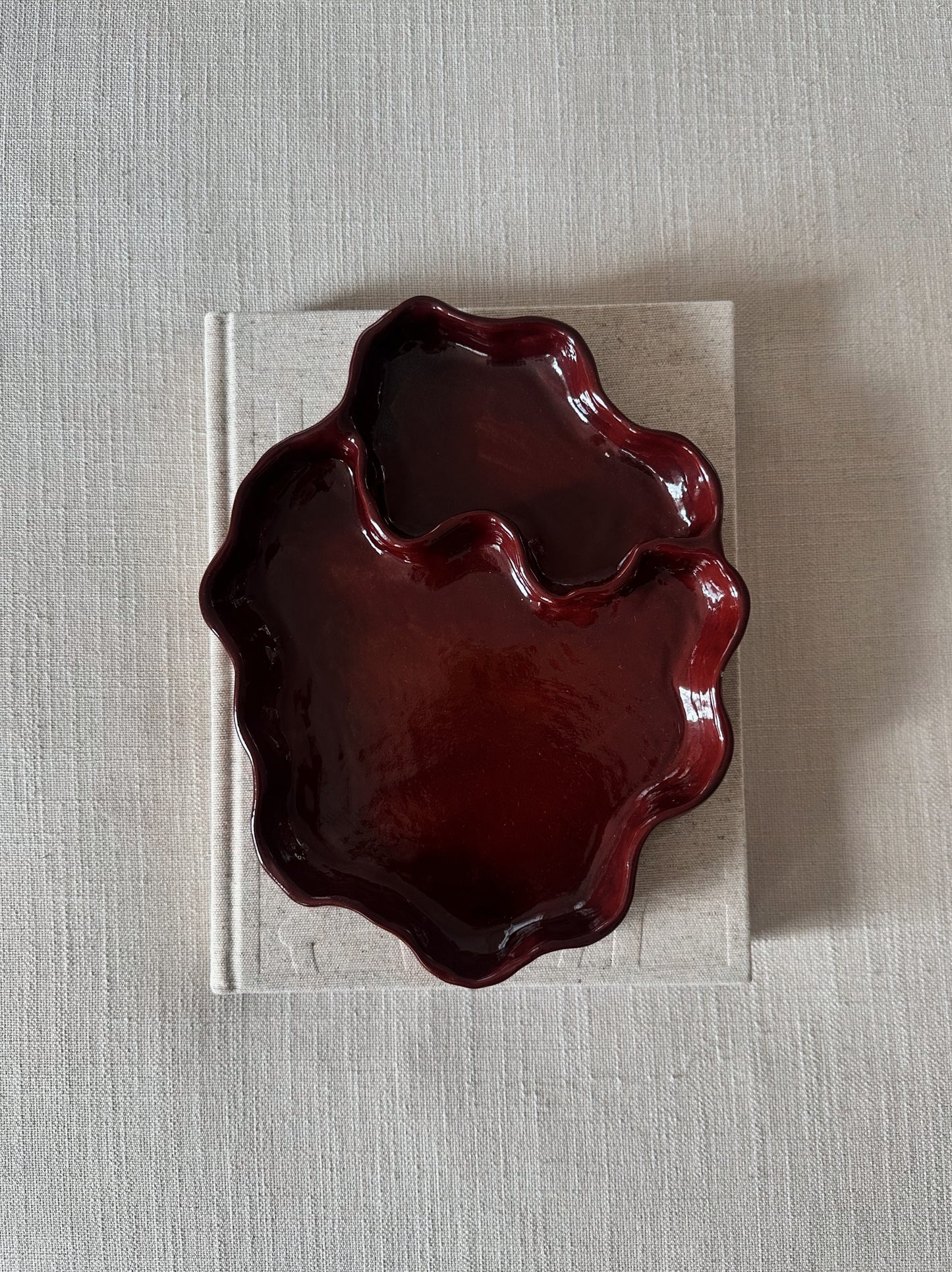 WAVY plate bordeaux