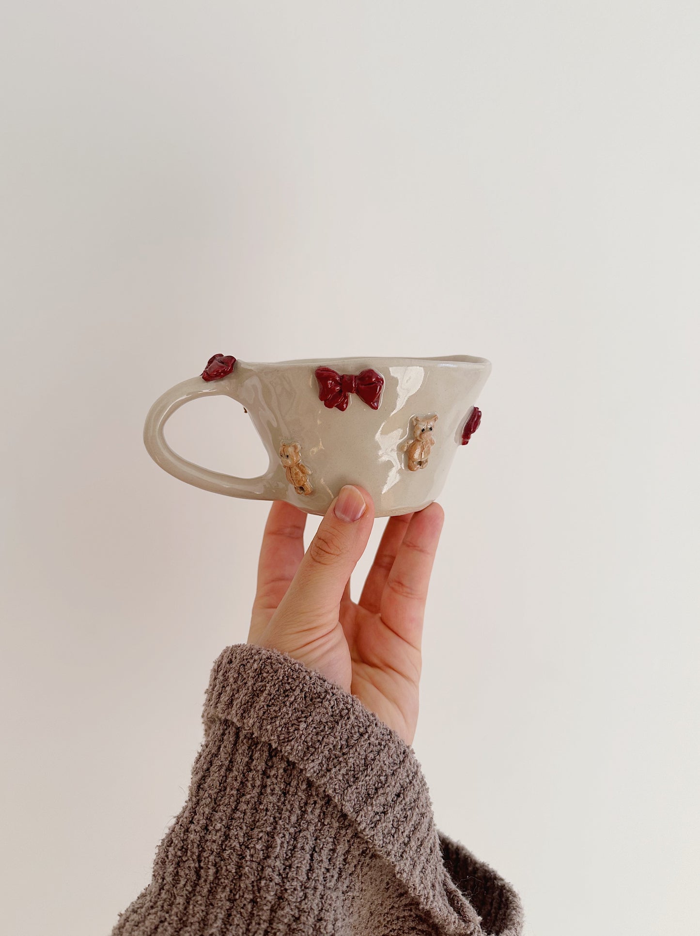 TEDDY mug with dark red bows
