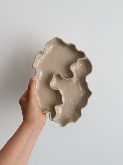 WAVY large beige plate